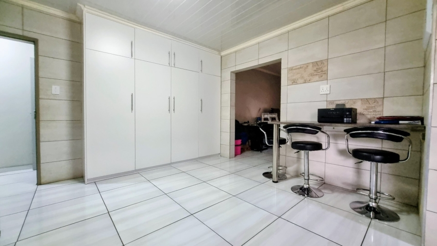 4 Bedroom Property for Sale in Mullerstuine Gauteng