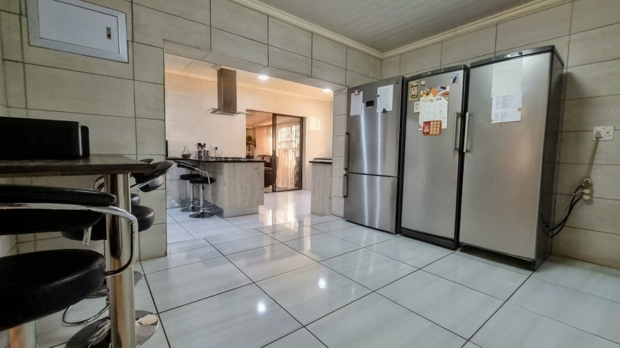4 Bedroom Property for Sale in Mullerstuine Gauteng