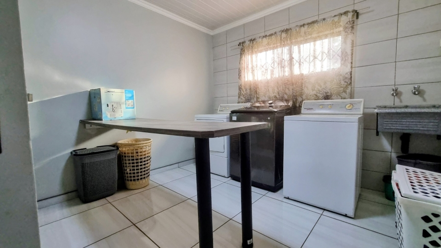 4 Bedroom Property for Sale in Mullerstuine Gauteng