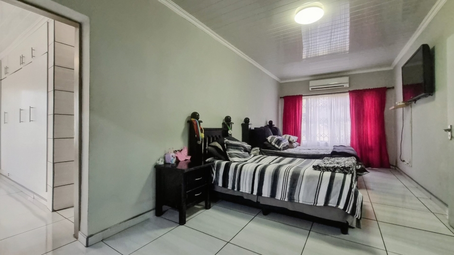 4 Bedroom Property for Sale in Mullerstuine Gauteng