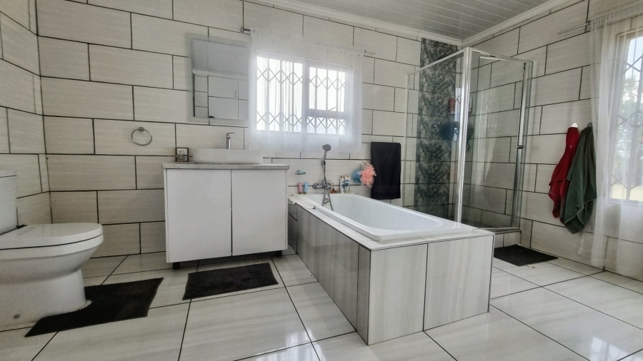4 Bedroom Property for Sale in Mullerstuine Gauteng
