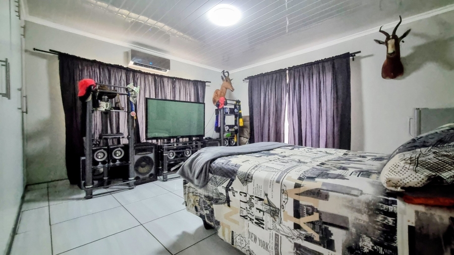 4 Bedroom Property for Sale in Mullerstuine Gauteng