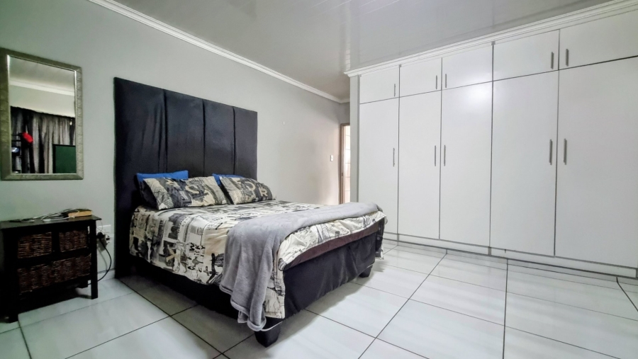 4 Bedroom Property for Sale in Mullerstuine Gauteng