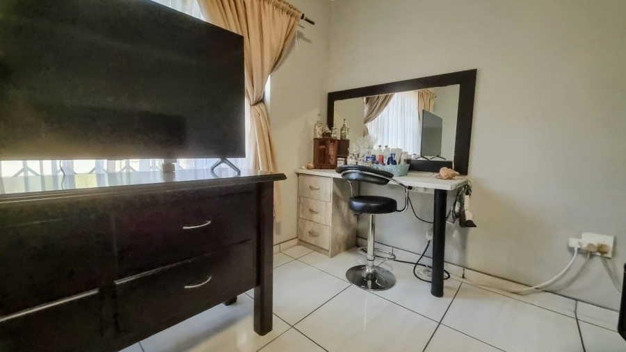 4 Bedroom Property for Sale in Mullerstuine Gauteng