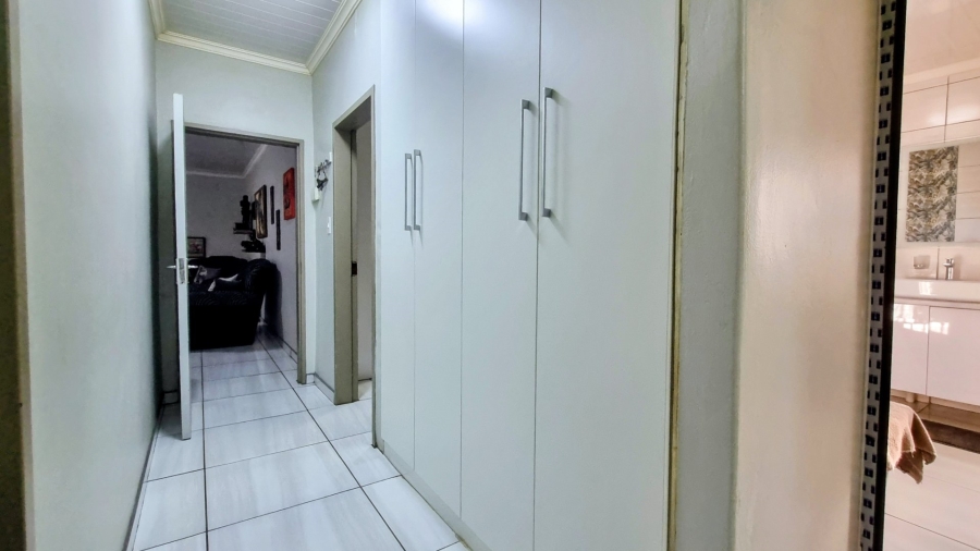 4 Bedroom Property for Sale in Mullerstuine Gauteng