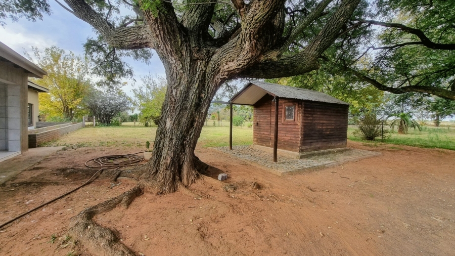 4 Bedroom Property for Sale in Mullerstuine Gauteng