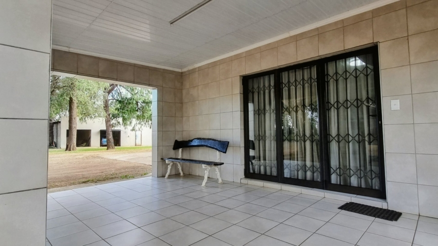 4 Bedroom Property for Sale in Mullerstuine Gauteng