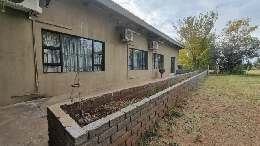 4 Bedroom Property for Sale in Mullerstuine Gauteng