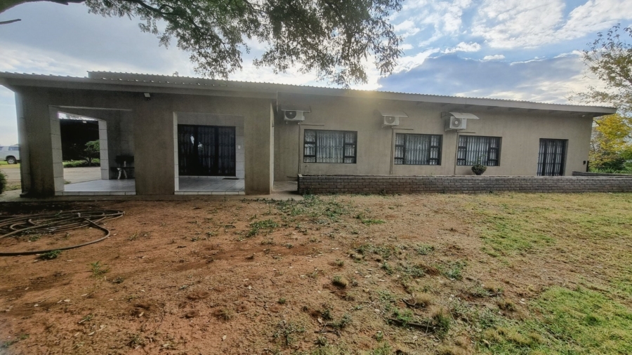 4 Bedroom Property for Sale in Mullerstuine Gauteng