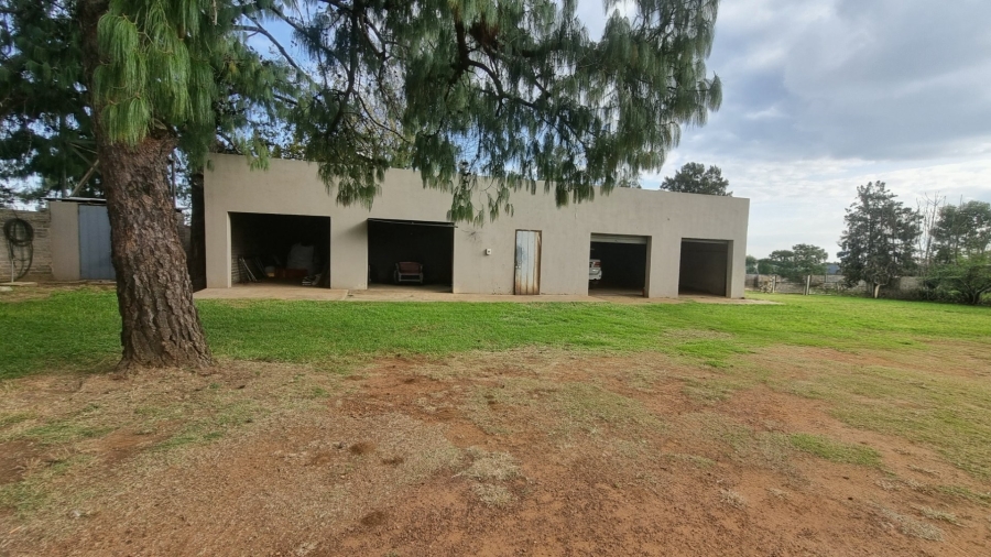 4 Bedroom Property for Sale in Mullerstuine Gauteng