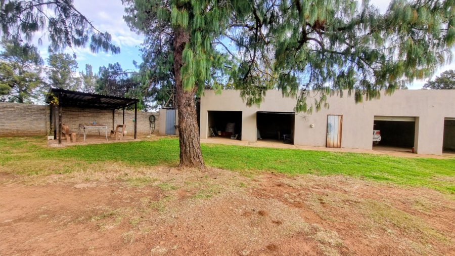 4 Bedroom Property for Sale in Mullerstuine Gauteng