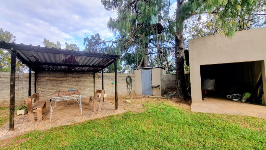 4 Bedroom Property for Sale in Mullerstuine Gauteng