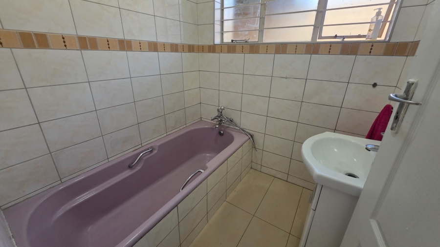 To Let 2 Bedroom Property for Rent in Laudium Gauteng