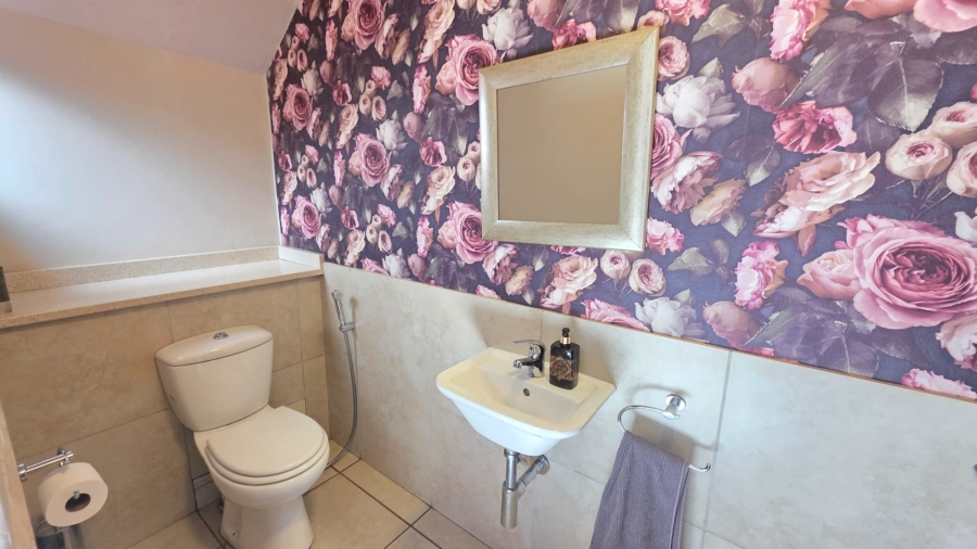  Bedroom Property for Sale in Raslouw Gauteng