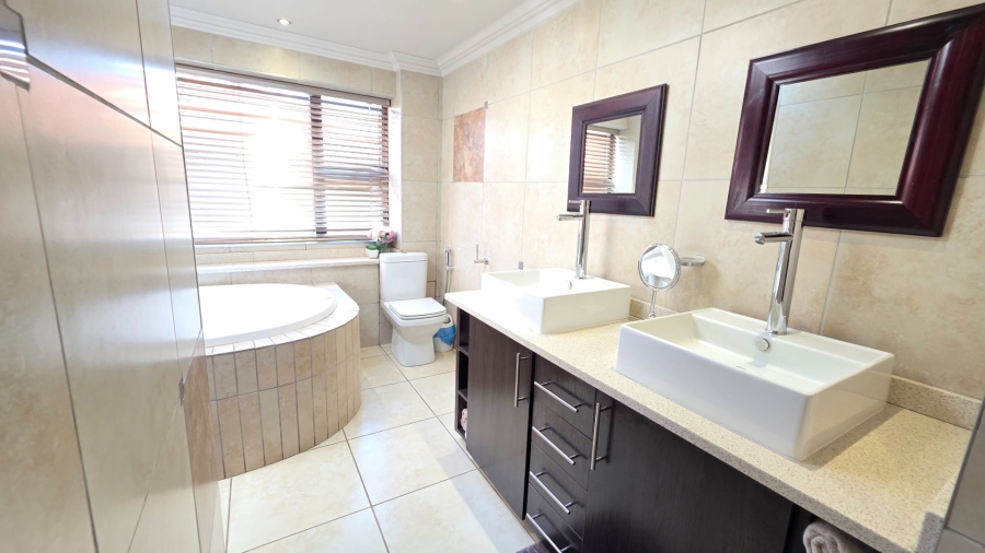  Bedroom Property for Sale in Raslouw Gauteng