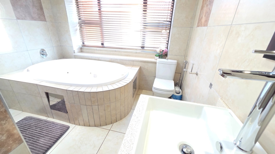  Bedroom Property for Sale in Raslouw Gauteng