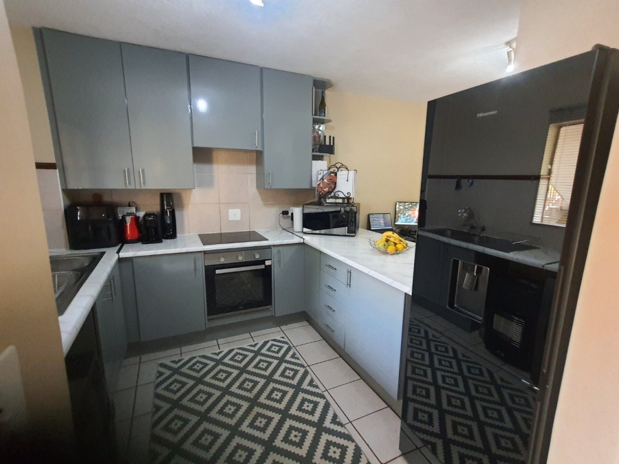 3 Bedroom Property for Sale in Die Hoewes Gauteng