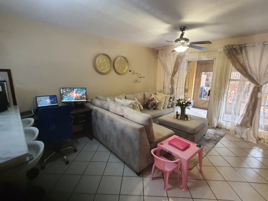 3 Bedroom Property for Sale in Die Hoewes Gauteng