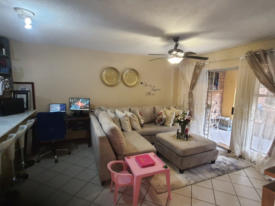 3 Bedroom Property for Sale in Die Hoewes Gauteng