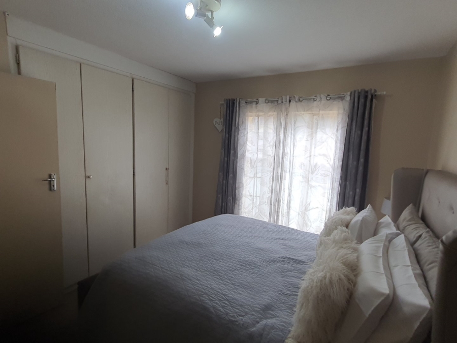 3 Bedroom Property for Sale in Die Hoewes Gauteng