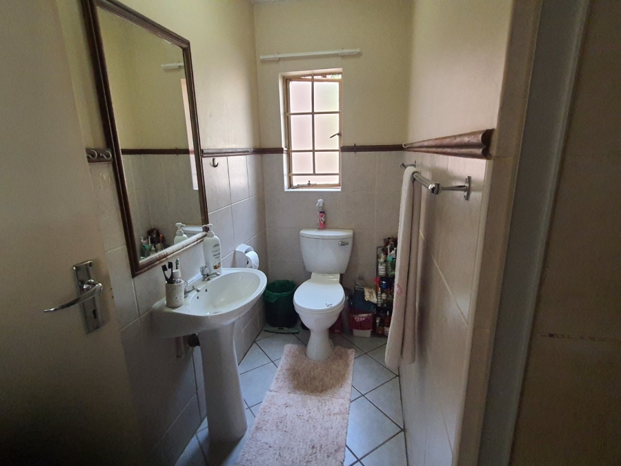 3 Bedroom Property for Sale in Die Hoewes Gauteng