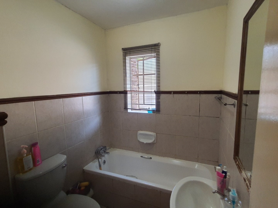 3 Bedroom Property for Sale in Die Hoewes Gauteng