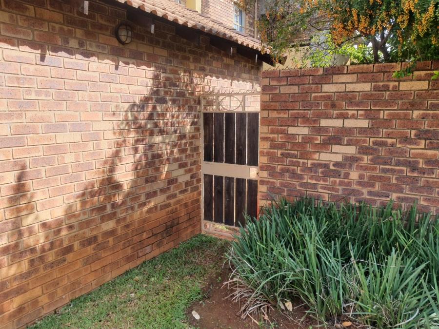 3 Bedroom Property for Sale in Die Hoewes Gauteng