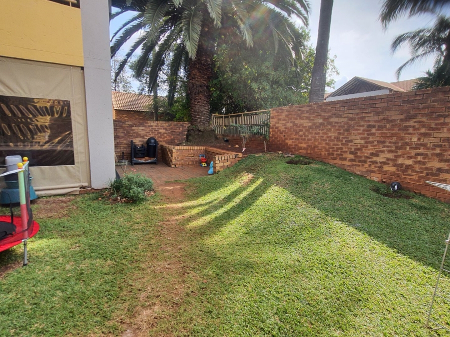 3 Bedroom Property for Sale in Die Hoewes Gauteng