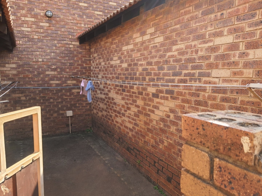 3 Bedroom Property for Sale in Die Hoewes Gauteng