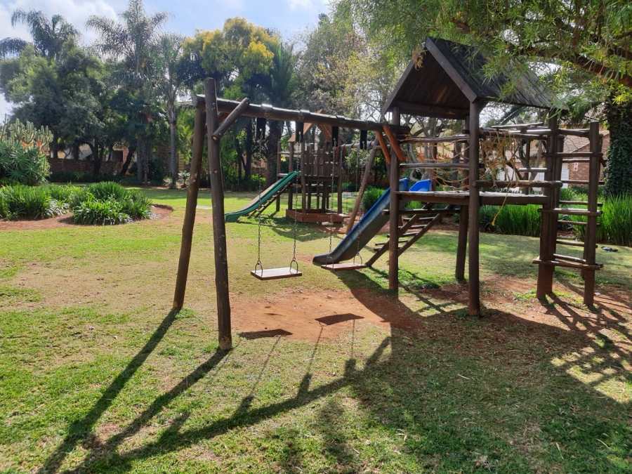 3 Bedroom Property for Sale in Die Hoewes Gauteng