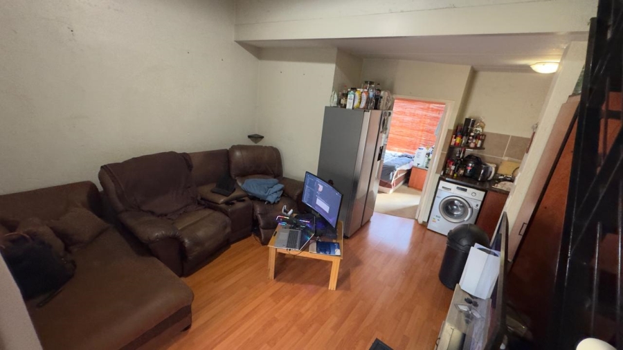 2 Bedroom Property for Sale in Rooihuiskraal North Gauteng