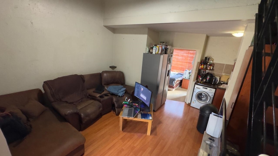 2 Bedroom Property for Sale in Rooihuiskraal North Gauteng