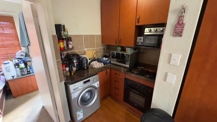 2 Bedroom Property for Sale in Rooihuiskraal North Gauteng