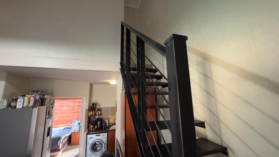 2 Bedroom Property for Sale in Rooihuiskraal North Gauteng