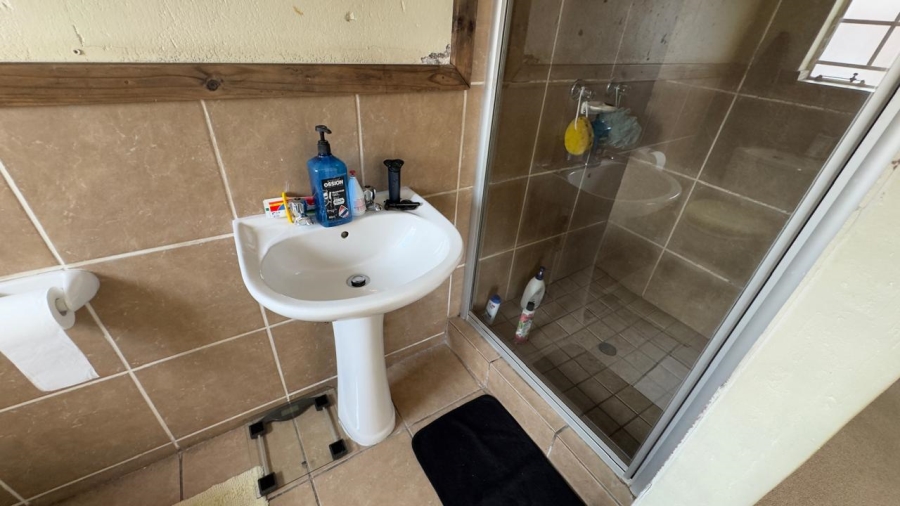 2 Bedroom Property for Sale in Rooihuiskraal North Gauteng