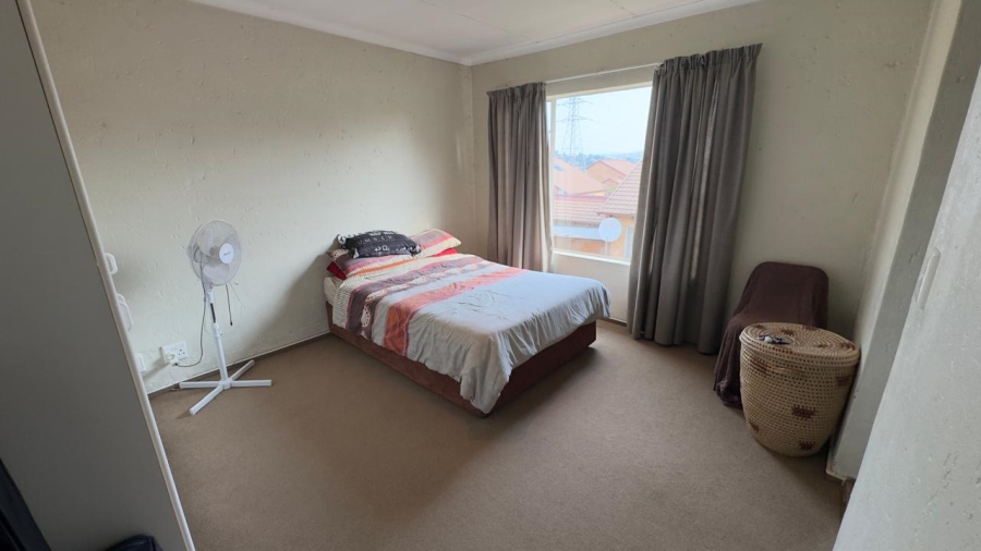 2 Bedroom Property for Sale in Rooihuiskraal North Gauteng