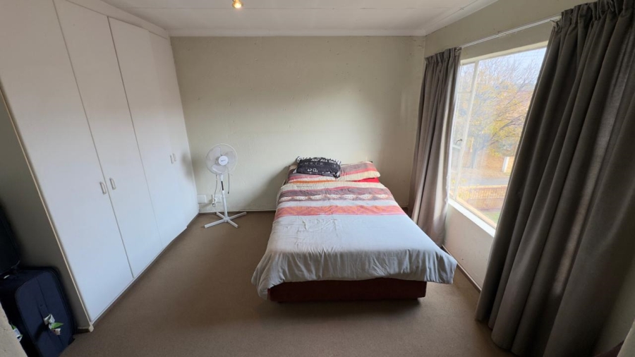 2 Bedroom Property for Sale in Rooihuiskraal North Gauteng