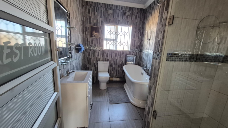 4 Bedroom Property for Sale in Palm Ridge Gauteng