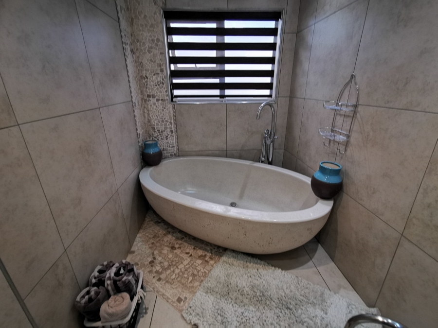 4 Bedroom Property for Sale in Erasmia Gauteng