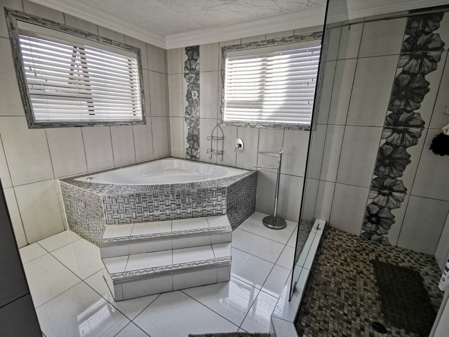 4 Bedroom Property for Sale in Erasmia Gauteng