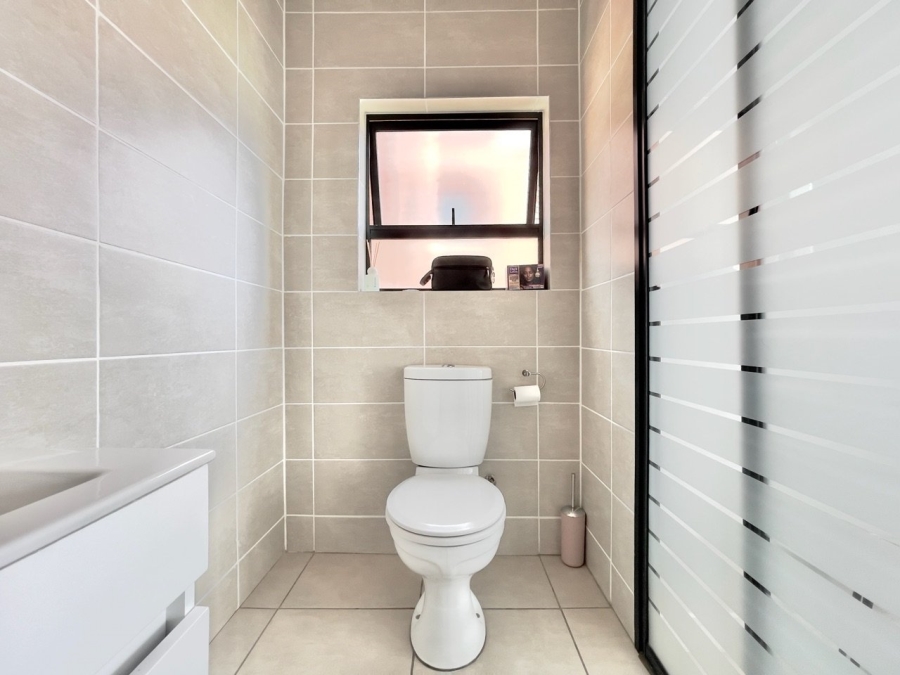 To Let 2 Bedroom Property for Rent in Fourways Gauteng