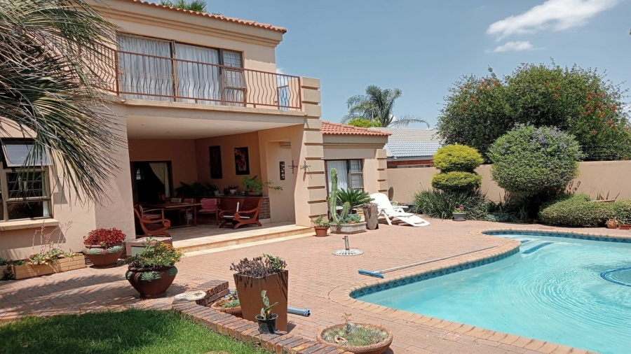5 Bedroom Property for Sale in Vanderbijlpark SE 4 Gauteng