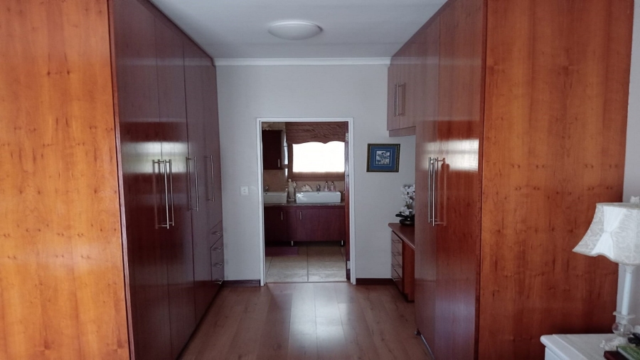 5 Bedroom Property for Sale in Vanderbijlpark SE 4 Gauteng
