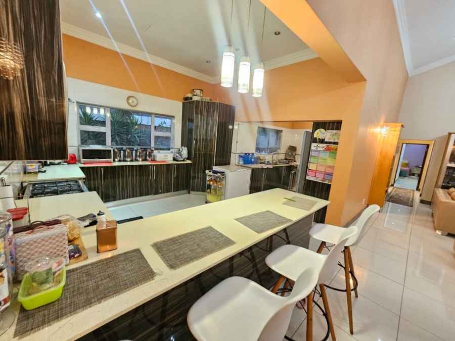 4 Bedroom Property for Sale in Monavoni Gauteng