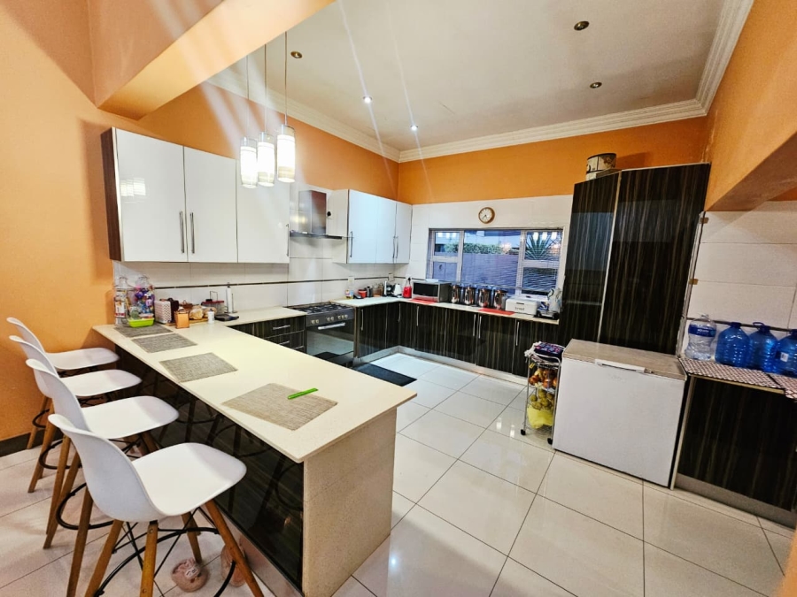 4 Bedroom Property for Sale in Monavoni Gauteng