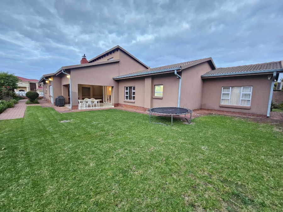 4 Bedroom Property for Sale in Monavoni Gauteng