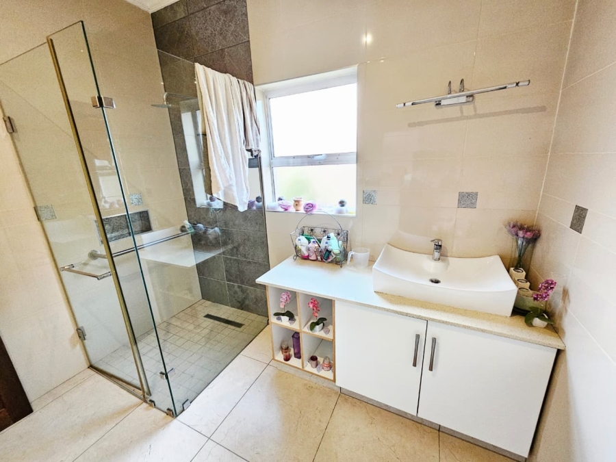 4 Bedroom Property for Sale in Monavoni Gauteng