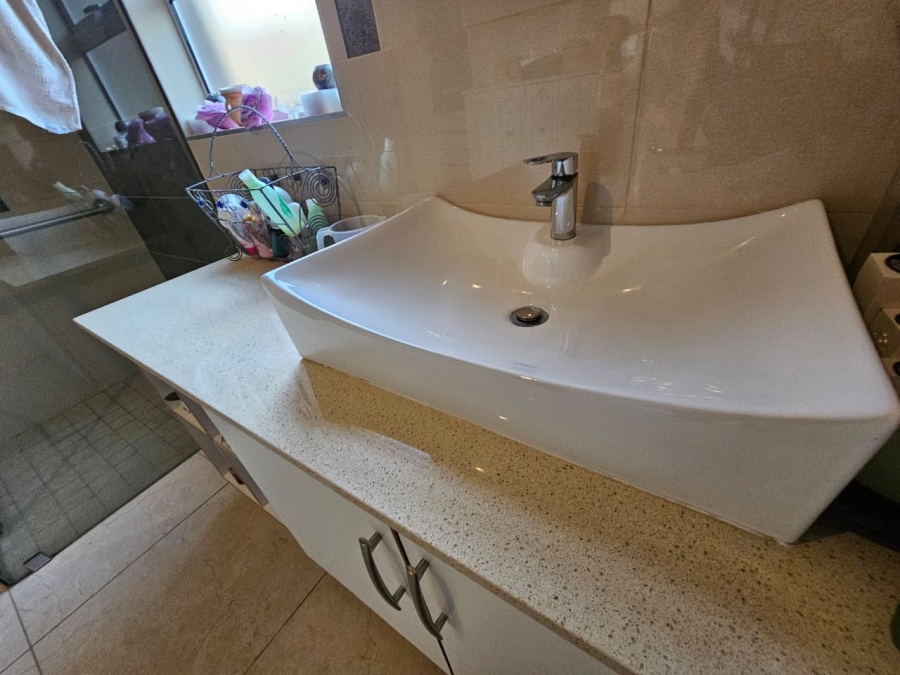 4 Bedroom Property for Sale in Monavoni Gauteng