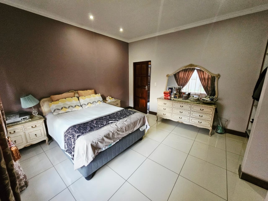 4 Bedroom Property for Sale in Monavoni Gauteng