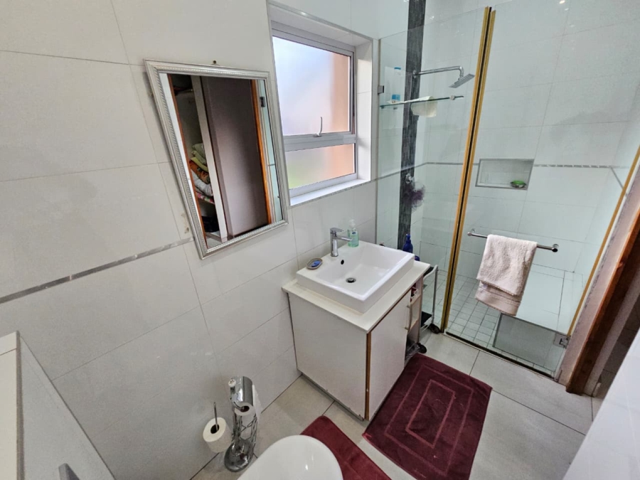 4 Bedroom Property for Sale in Monavoni Gauteng